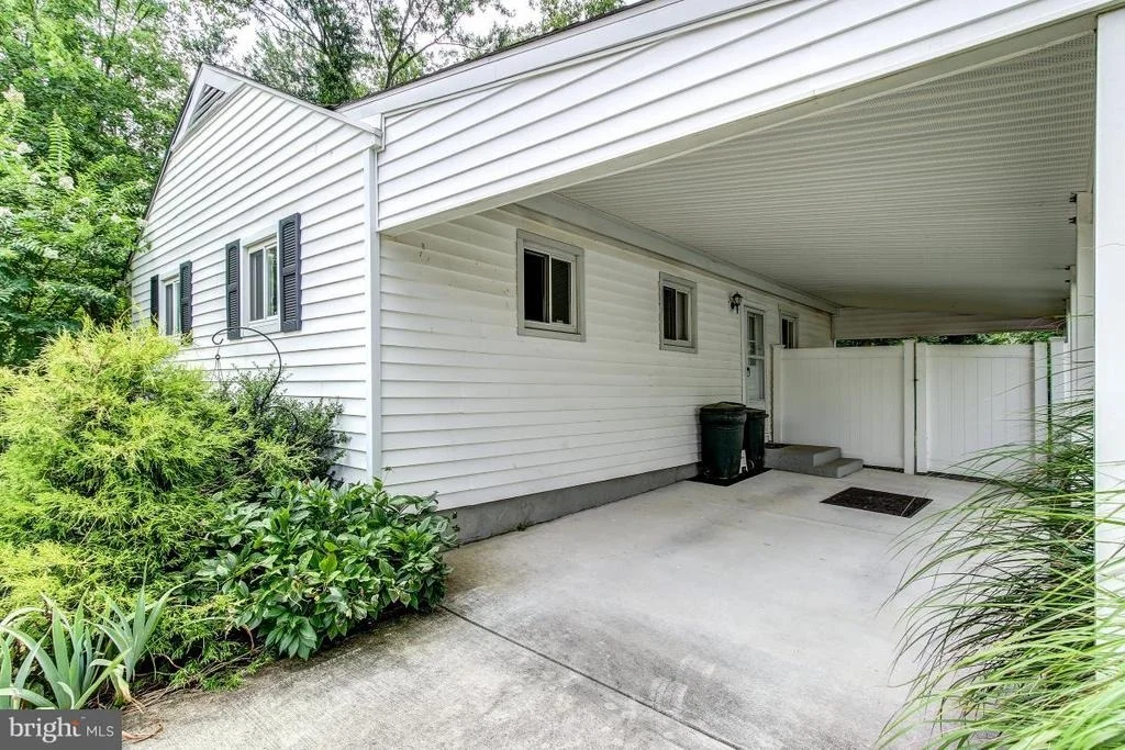 Photo of 830 WHITE WAY
