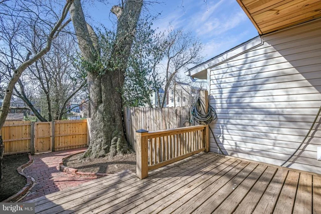 Photo of 230 E 5TH STREET