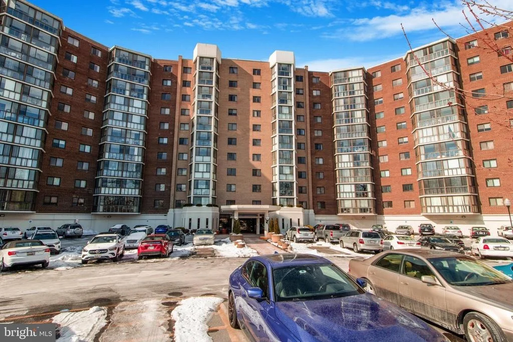 Photo of Unit 31020 at 15115 INTERLACHEN DRIVE