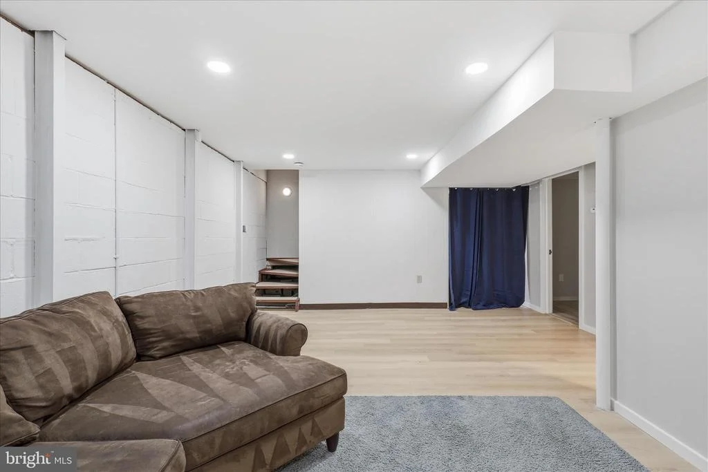 Photo of 8604 RIVERSIDE ROAD