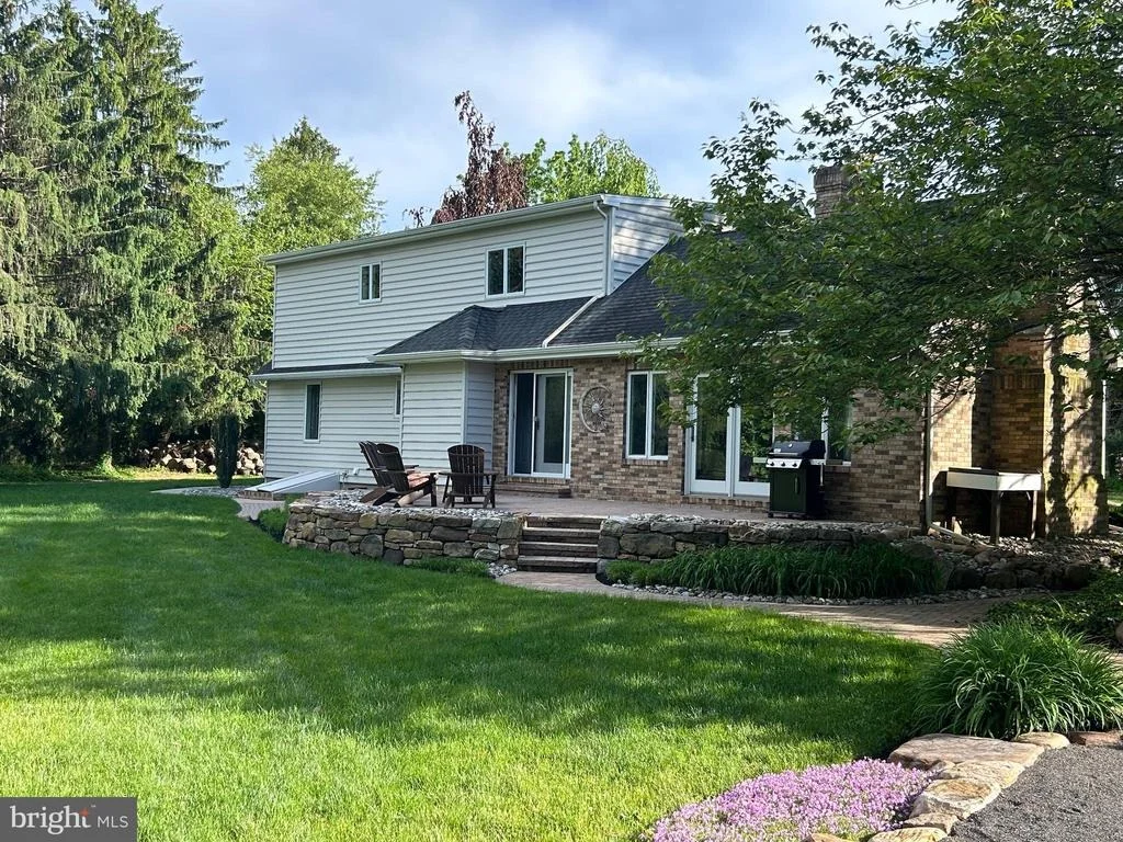 Photo of 902 N ISLAND ROAD