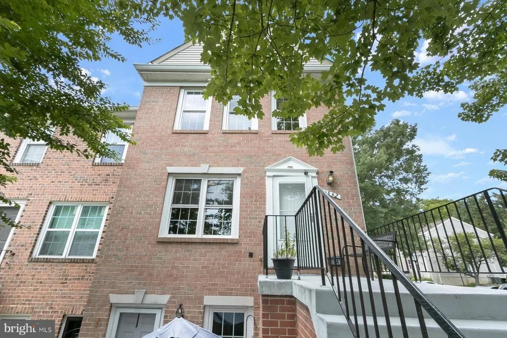 Photo of Unit 191 at 1842 BRONZEGATE BOULEVARD