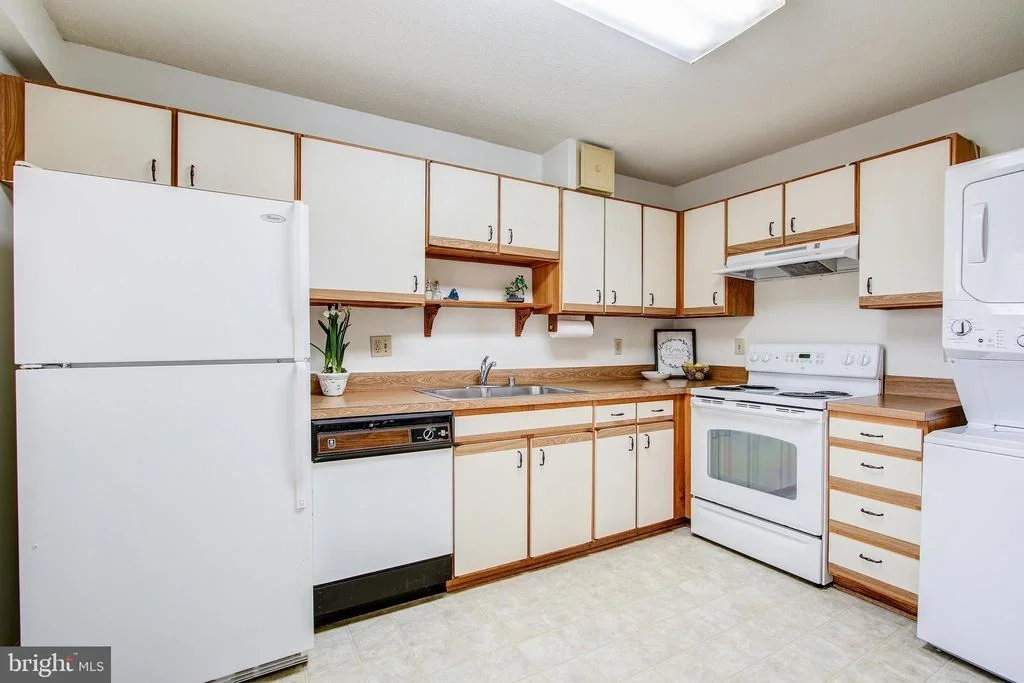 Photo of Unit 2326 at 15107 INTERLACHEN DRIVE