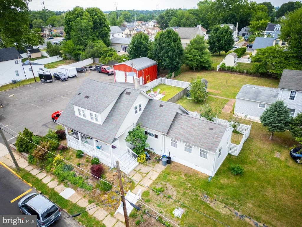 Photo of 39 E 2ND AVENUE