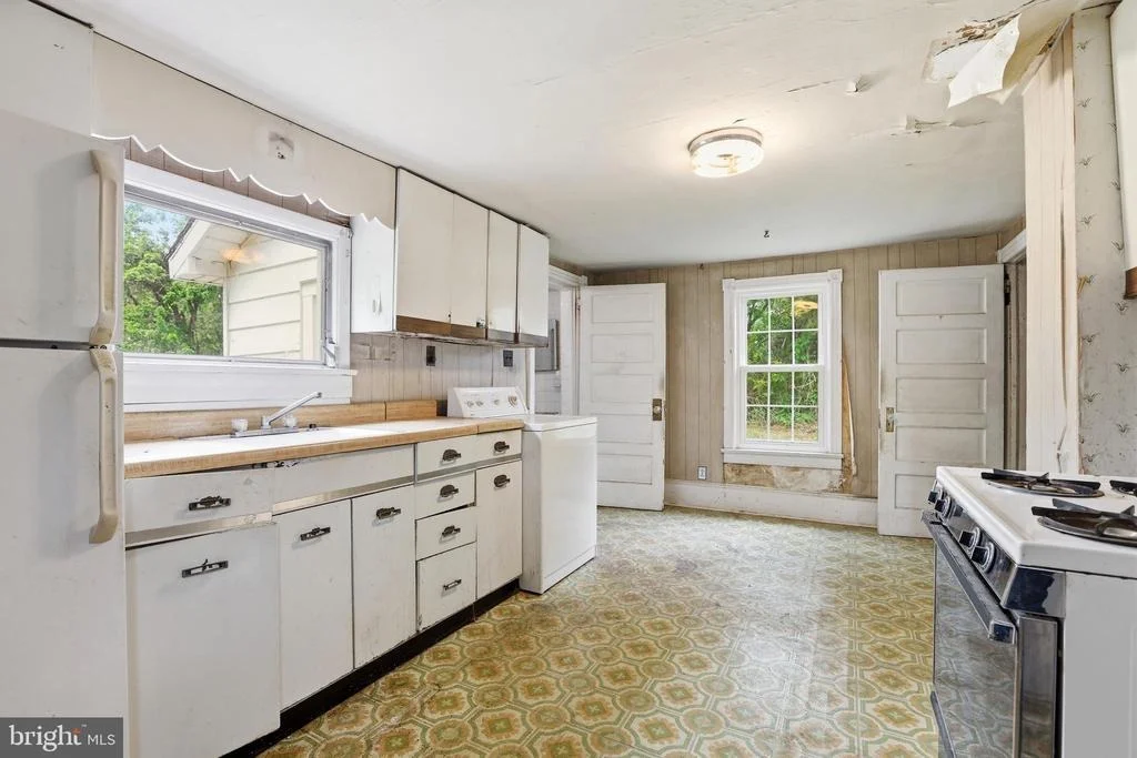 Photo of 523 HAY ROAD