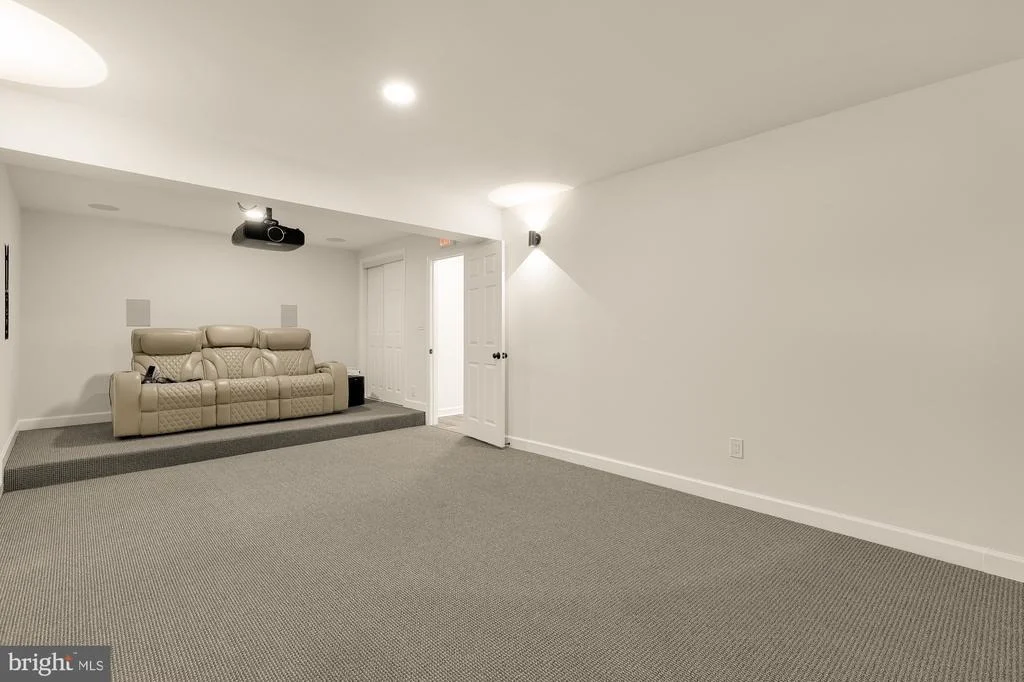 Photo of 1505 SPRING VALE AVENUE
