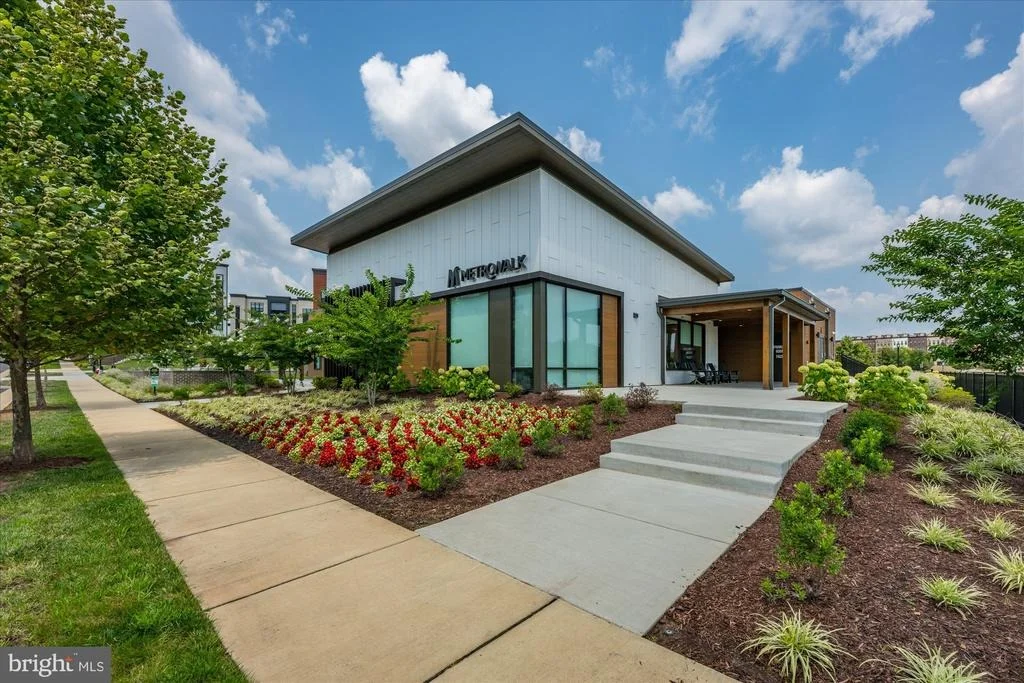 Photo of 43556 CENTERGATE DRIVE