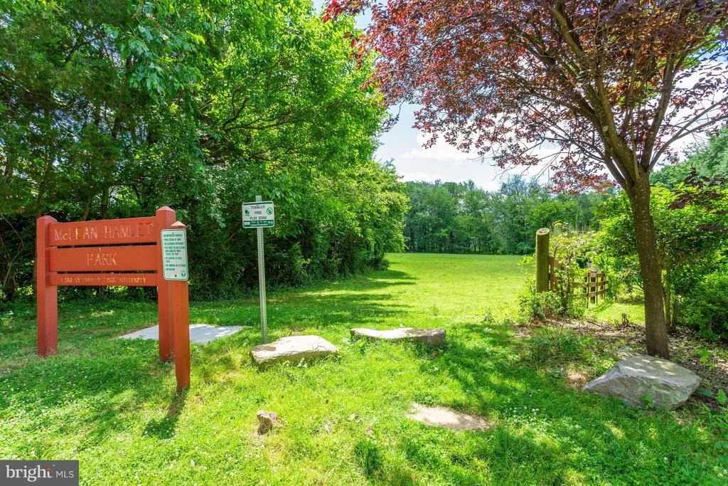 Photo of 7821 FALSTAFF ROAD