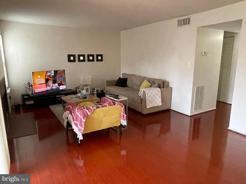 Photo of Unit D at 1707 ASCOT WAY