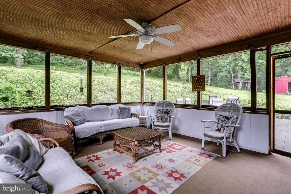 Photo of 828 WARREN ROAD