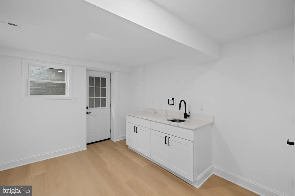 Photo of 536 ONEIDA PLACE NW