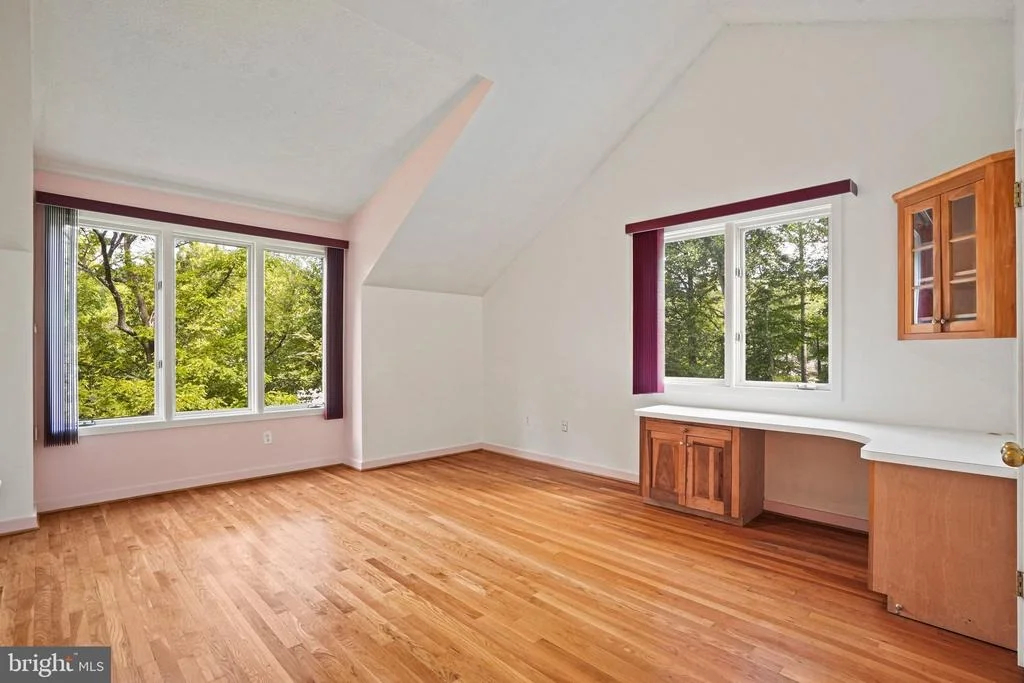 Photo of 10320 GLEN ROAD