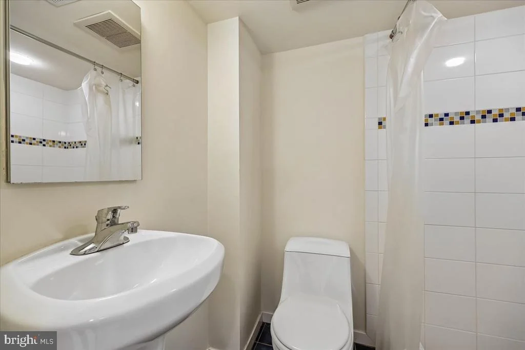 Photo of 1212 WOODSIDE PARKWAY