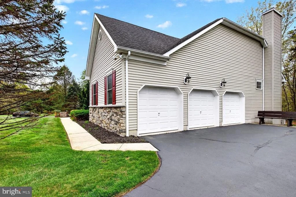Photo of 77 HEMLOCK DRIVE