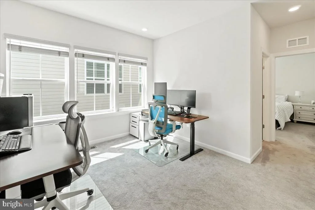 Photo of 5211 CONTINENTAL DRIVE