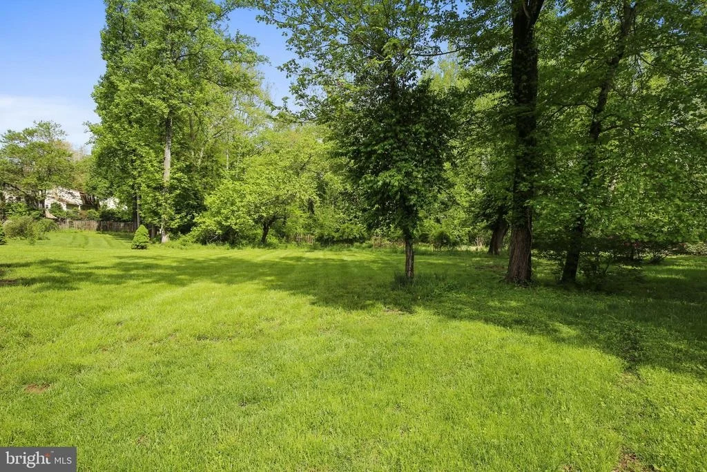 Photo of 1805 CHAPEL HILL ROAD
