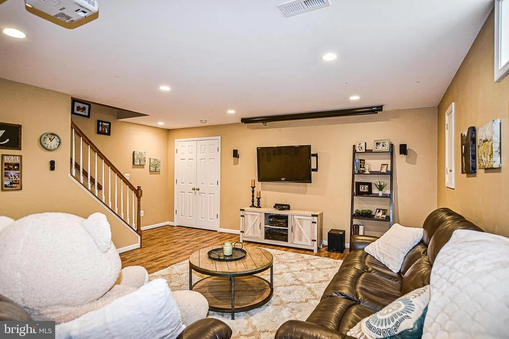 Photo of 26139 MURREY DRIVE