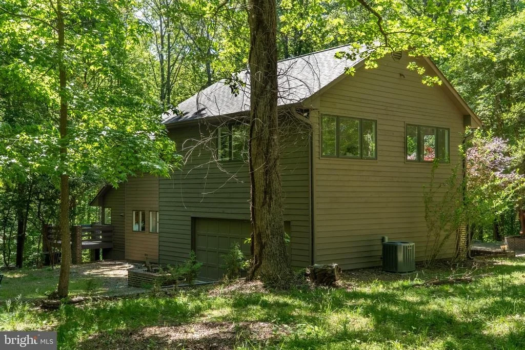Photo of 8425 MAUSEN LANE