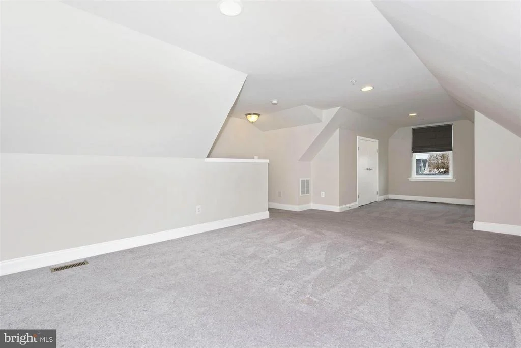Photo of 40 6TH STREET W