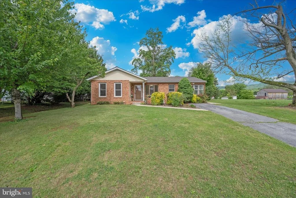 Photo of 7 DELLA LANE
