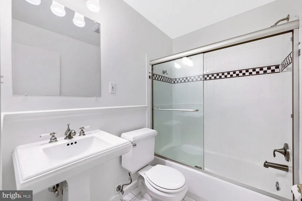 Photo of 852 DIAMOND DRIVE