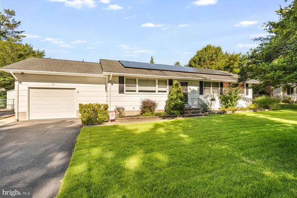 Photo of 38 PINEHURST DRIVE