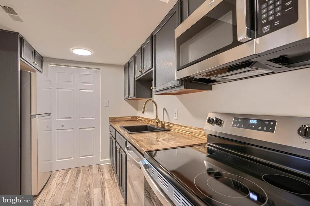 Photo of Unit E at 7191 CYPRESS COURT