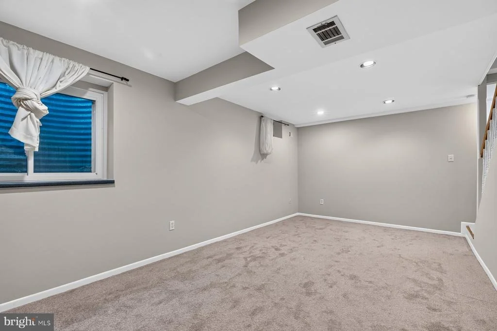 Photo of 935 MARINE DRIVE