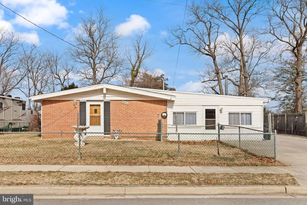 Photo of 208 GLOUCESTER DRIVE