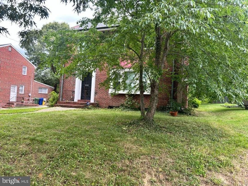 Photo of 2400 MONTEBELLO TERRACE