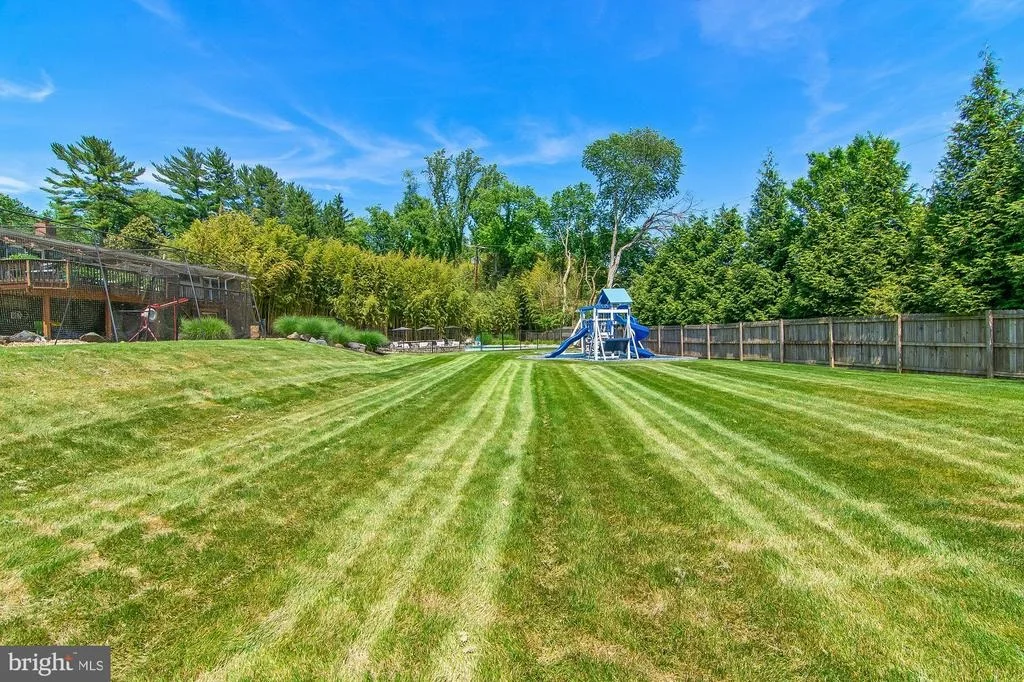 Photo of 6105 IVYMOUNT ROAD