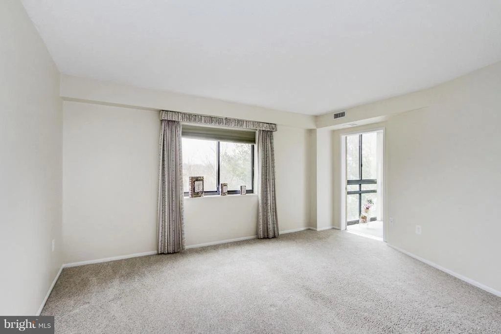 Photo of Unit 3504 at 15115 INTERLACHEN DRIVE
