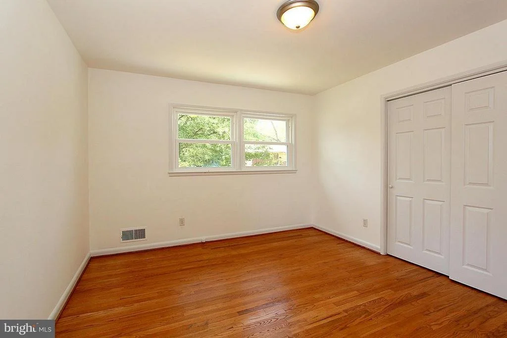Photo of 911 WHITE WAY