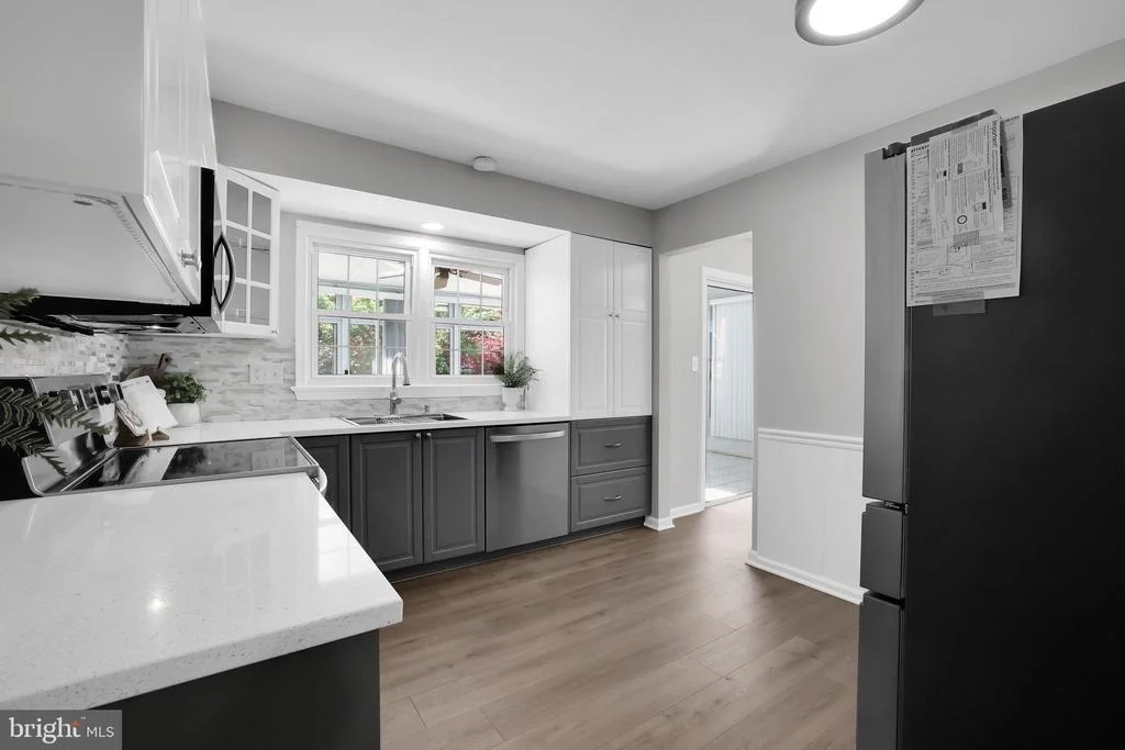 Photo of 833 LOXFORD TERRACE