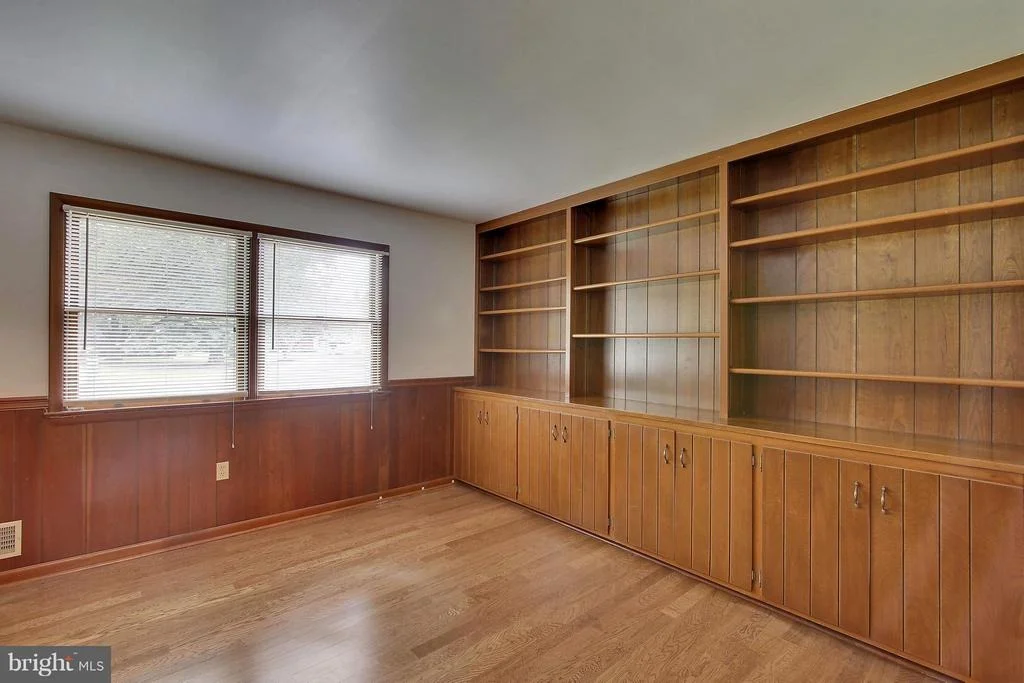 Photo of 8235 GLENDALE DRIVE