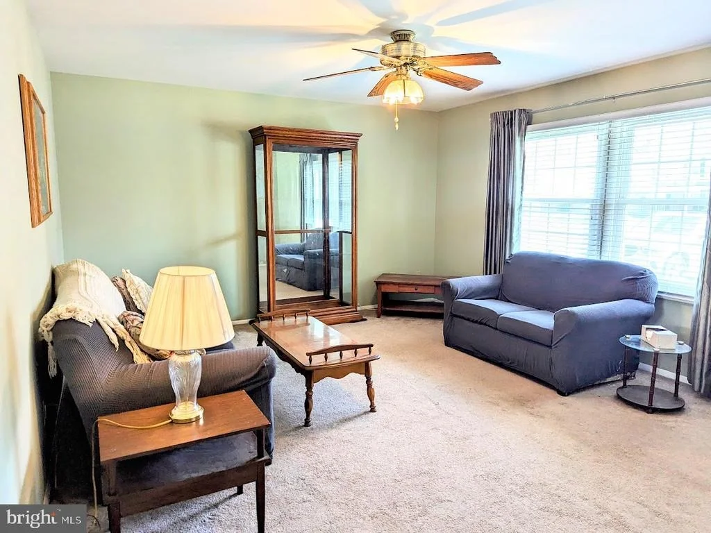 Photo of 910 BARRINGTON DRIVE