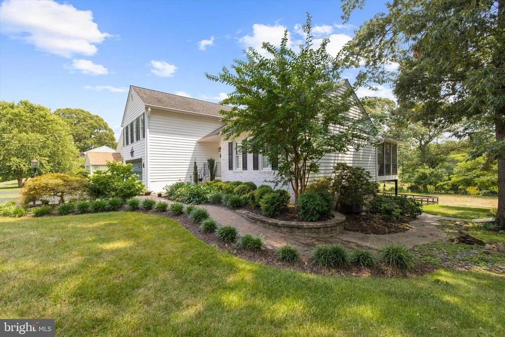 Photo of 527 BAY HILLS DRIVE