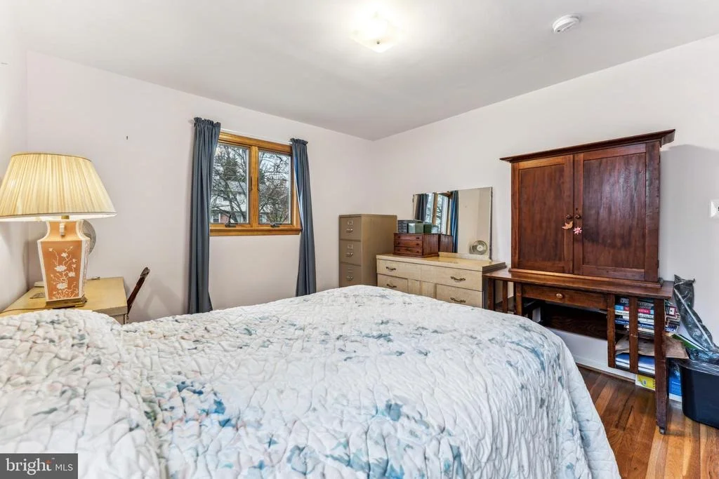 Photo of 921 LOXFORD TERRACE