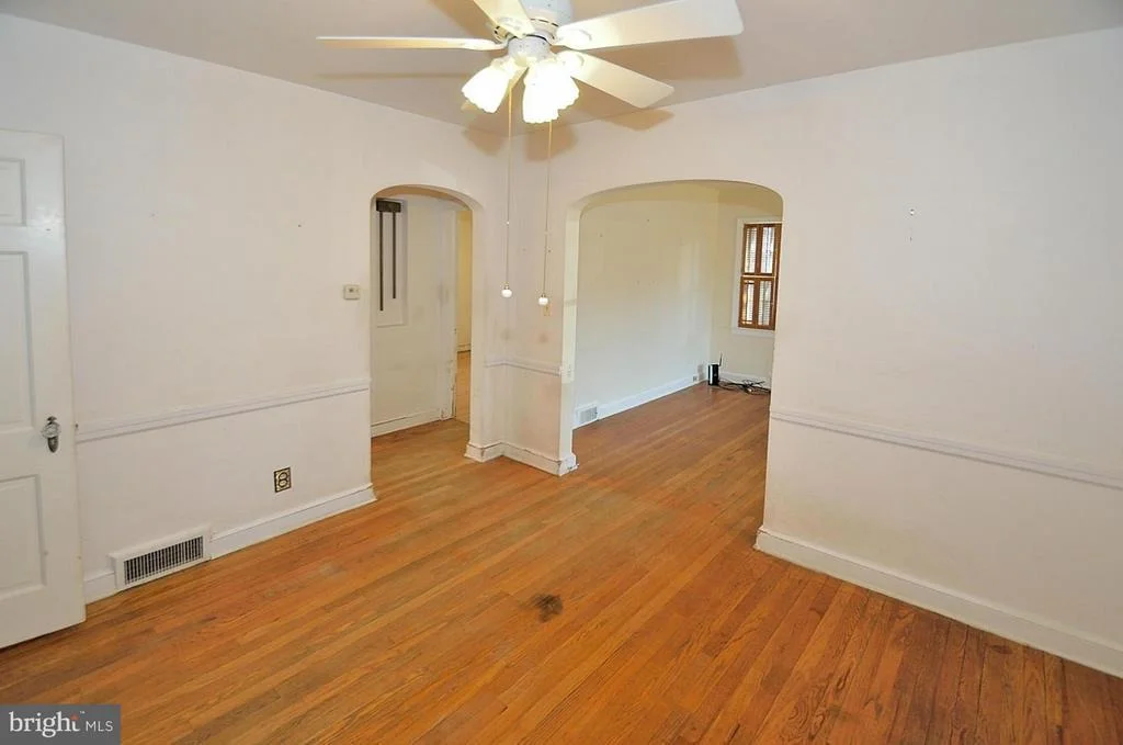 Photo of 2105 LINDEN LANE
