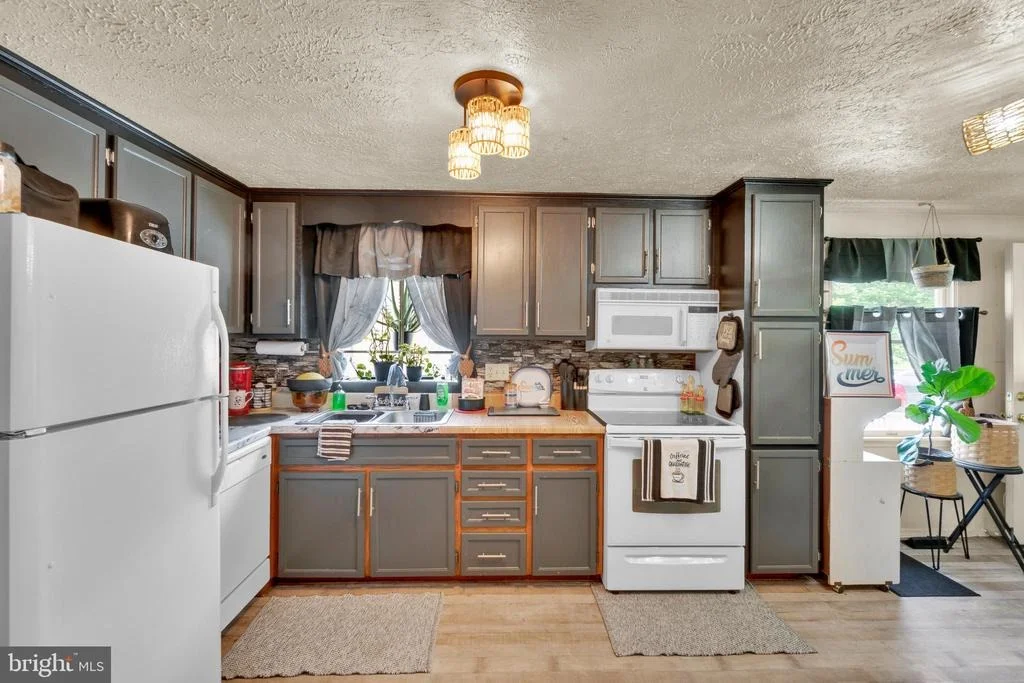 Photo of 8029 SHORE ROAD