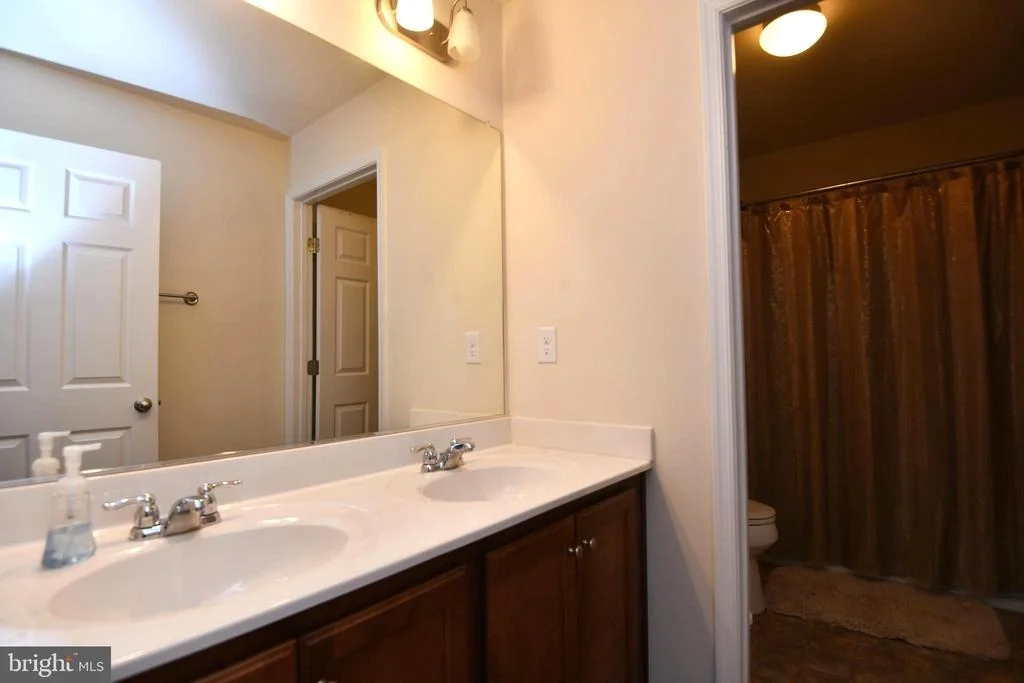 Photo of 881 SHADOWS DRIVE