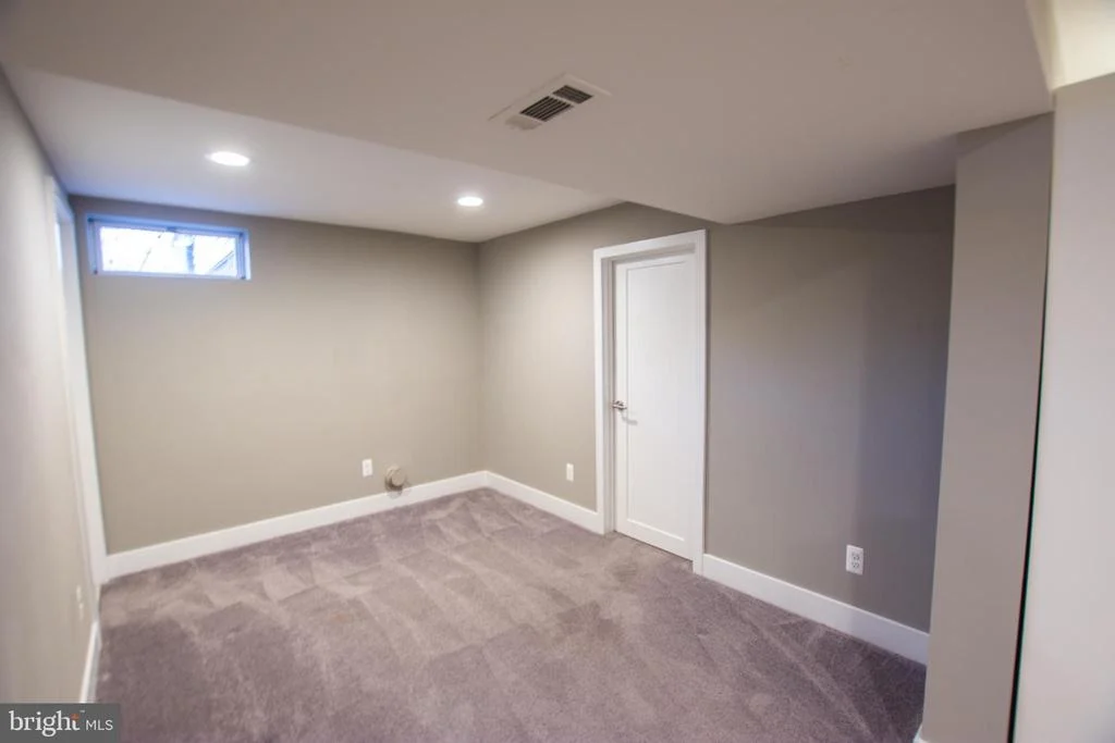 Photo of 704 W MAPLE ROAD