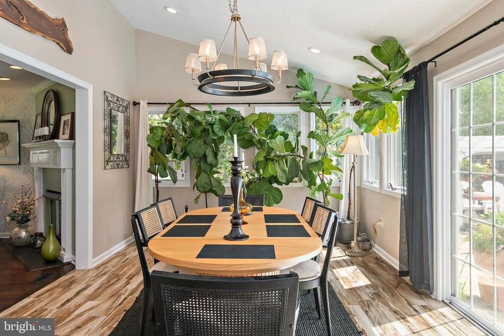 Photo of 1610 RIDOUT ROAD