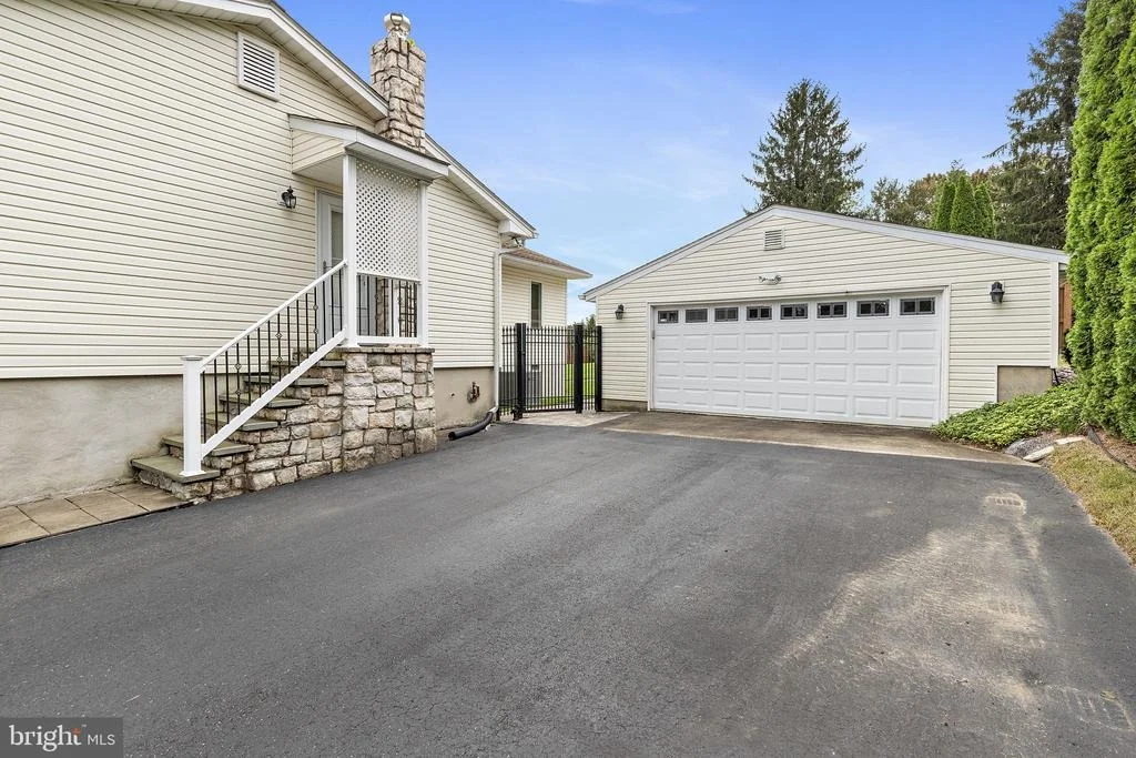 Photo of 1404 RYAN ROAD