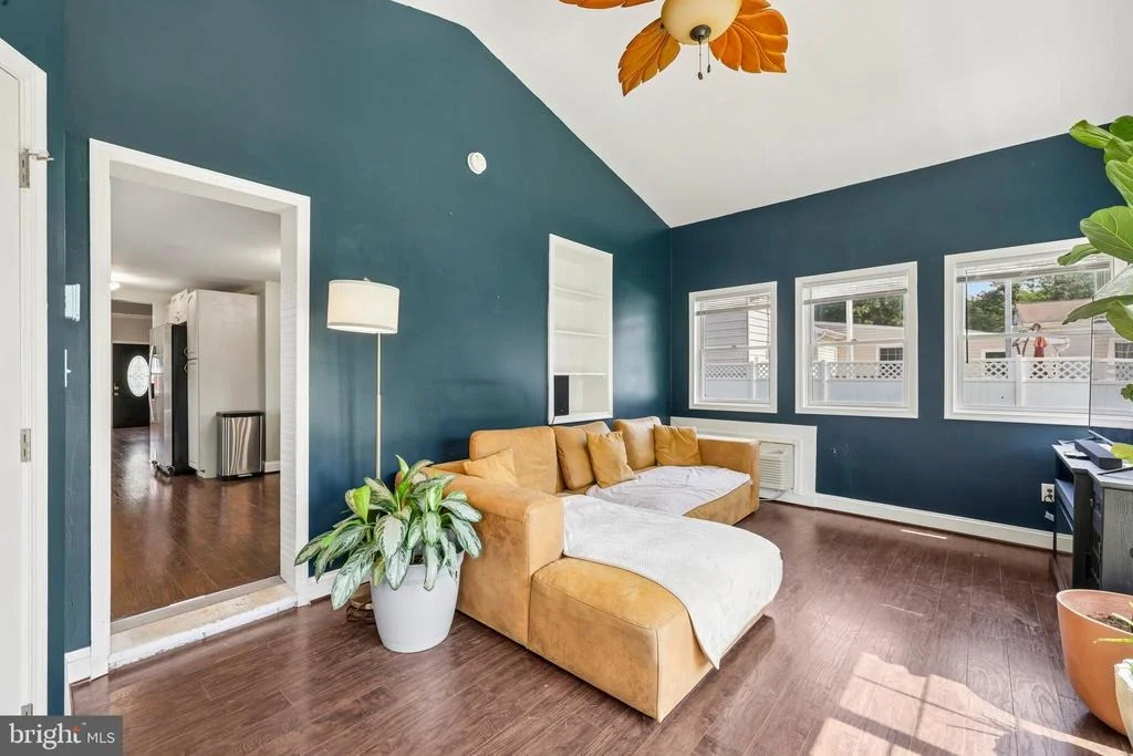 Photo of 335 BEACH AVENUE