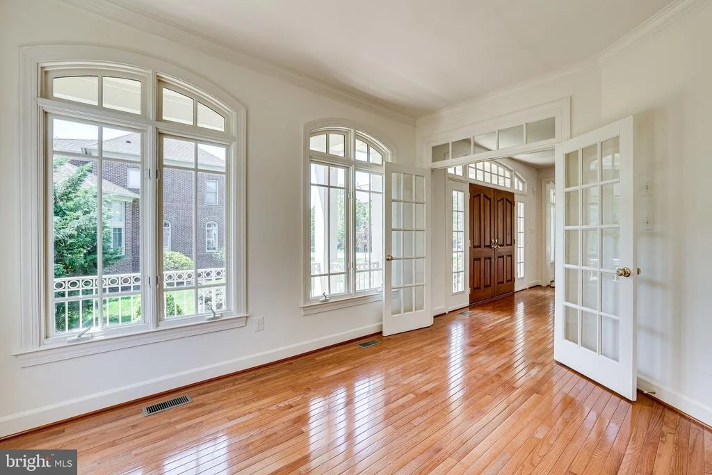 Photo of 23015 LOIS LANE