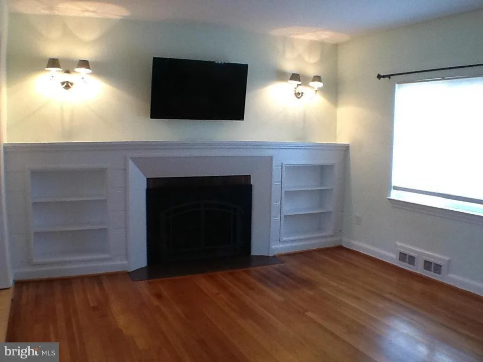 Photo of 9501 WARREN STREET