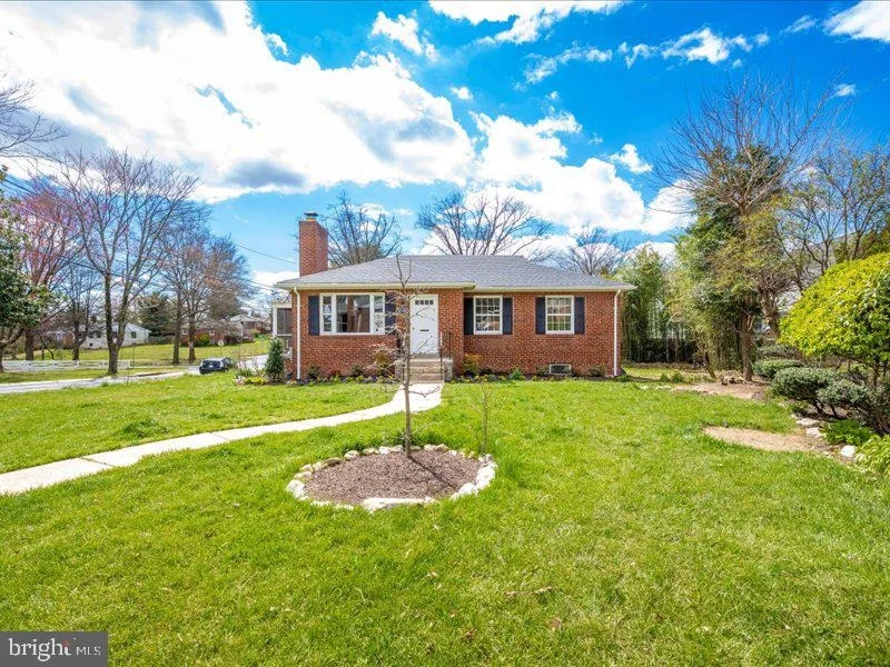 Photo of 10700 JAMAICA DRIVE