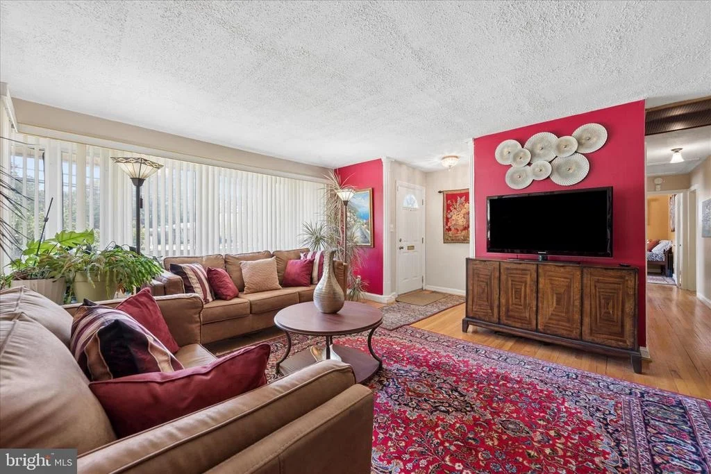 Photo of 6803 ADELPHI ROAD