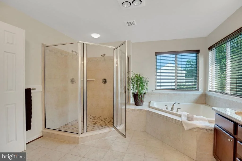 Photo of 2058 BAYTHORNE ROAD